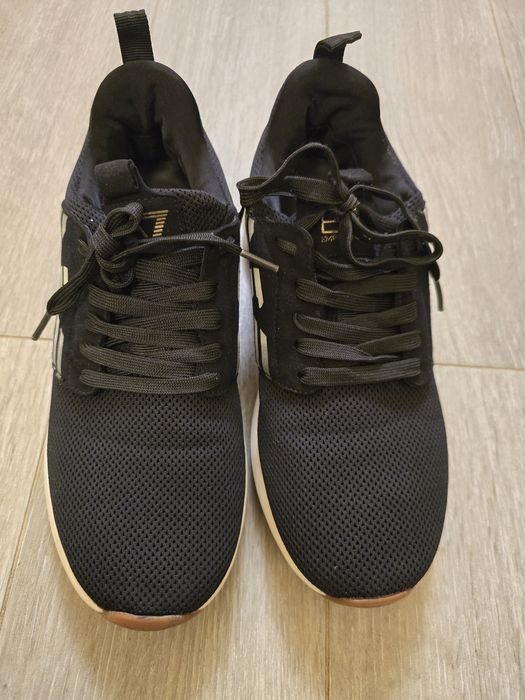 Adidași armâni impecabili