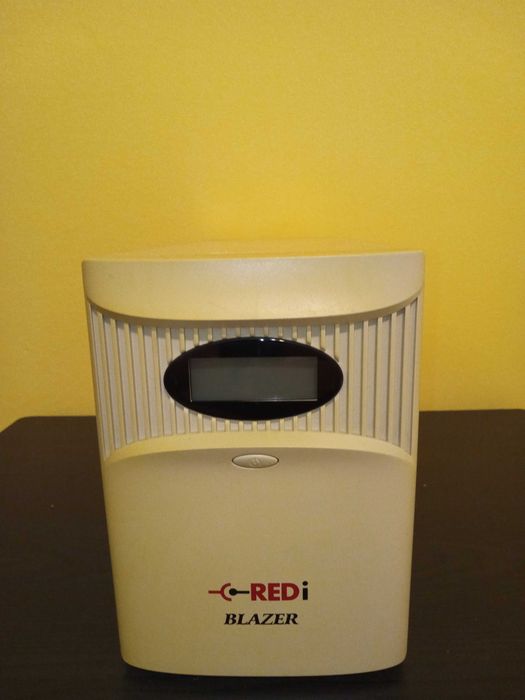 UPS Redi Blazer 1400VA 840W cu cablu alimentare si fara baterii, in stare perfecta de functionare
