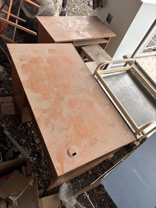 Продам тумбочки, столы