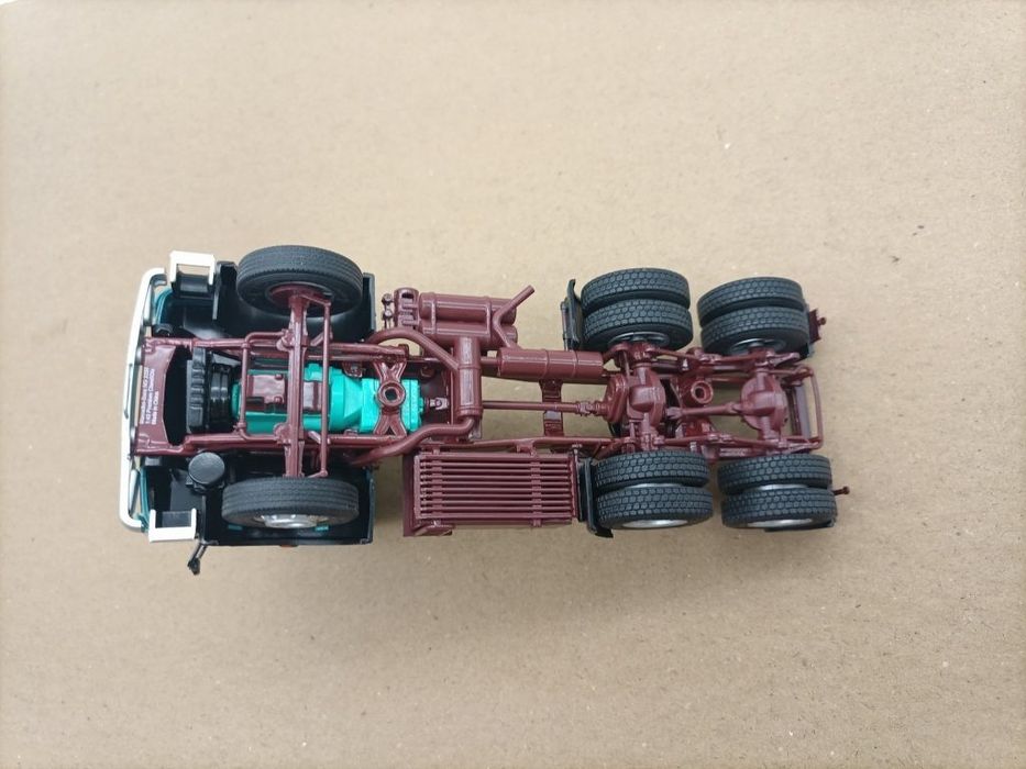 Mercedes Benz ng2232  тягач модель в масштабе 1:43