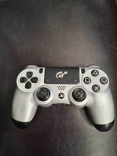 zdraveite prodavam ps4 slim 500gb