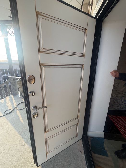 Срочно продается наружняя дверь