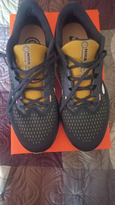 Маратонки NIKE номер45