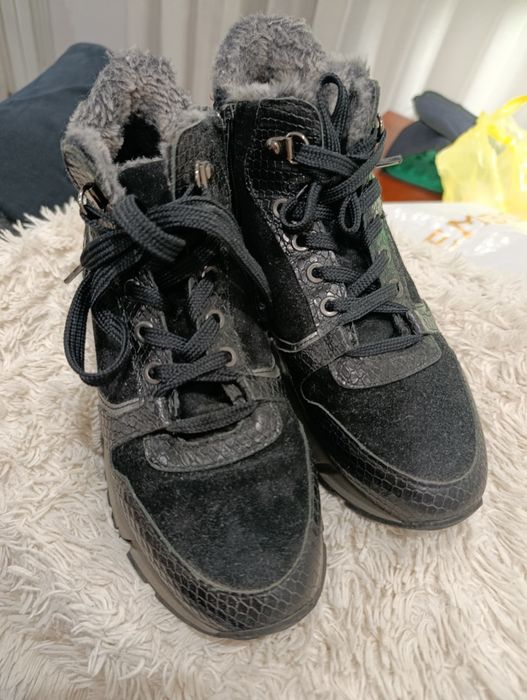 Продам женскую обувь