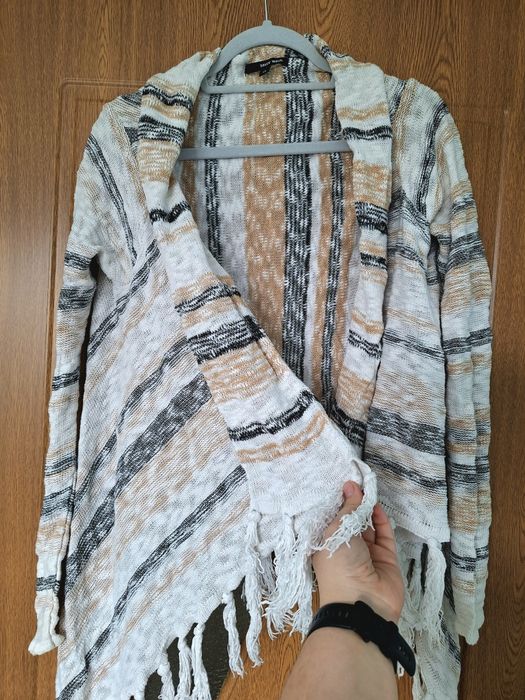 Cardigan cu ciucurei marimea S/M