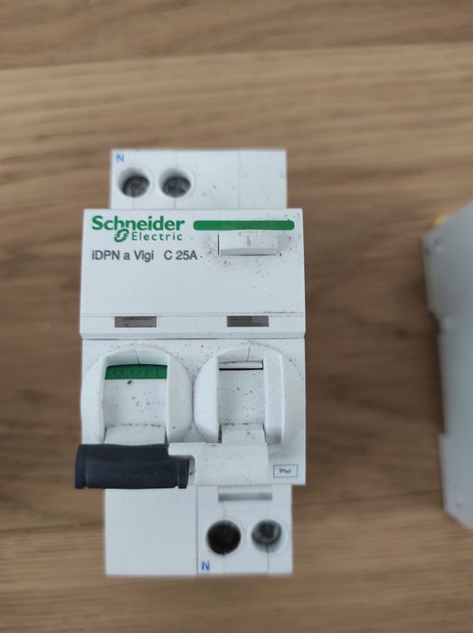 Siguranțe Electrice cu diferențial Schneider noi