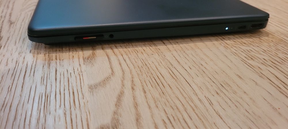 Vand laptop ca nou ,cu cutie