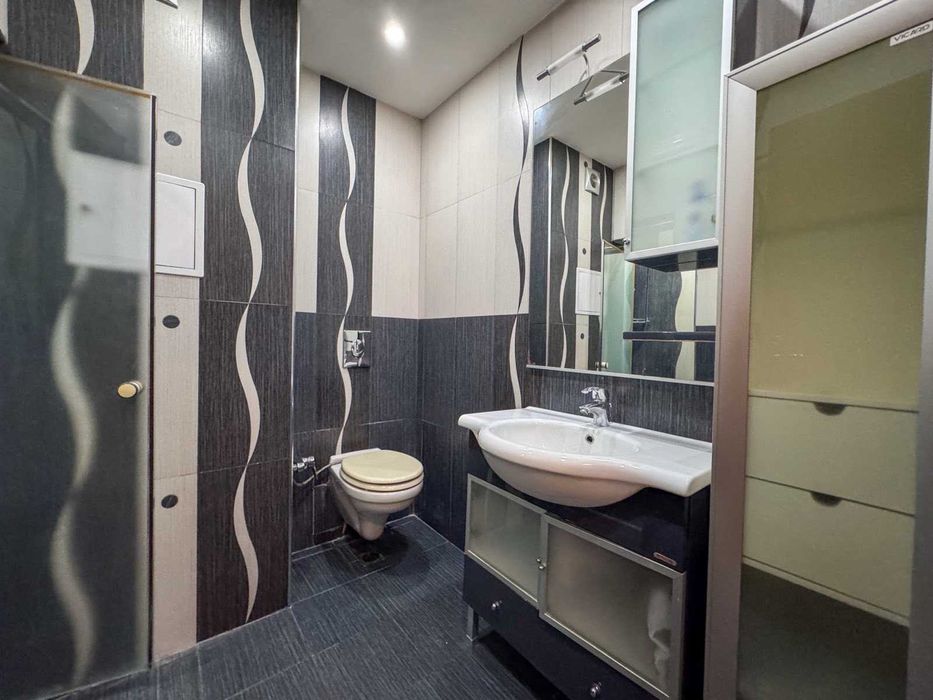 Дава се под наем Тристаен апартамент в Бургас, Възраждане - 96 кв.м за 663 € - Снимка #13