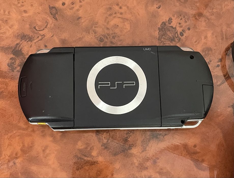 Продам psp 1000 модель