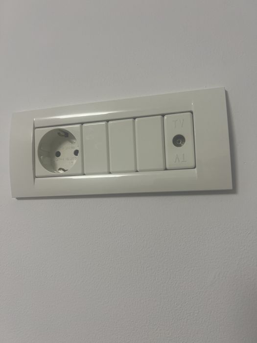 Electrician Montaj prize 40 ron   , lampi , benzi led