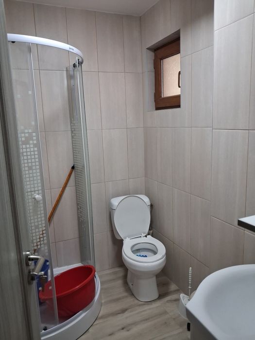 Închiriez apartament
