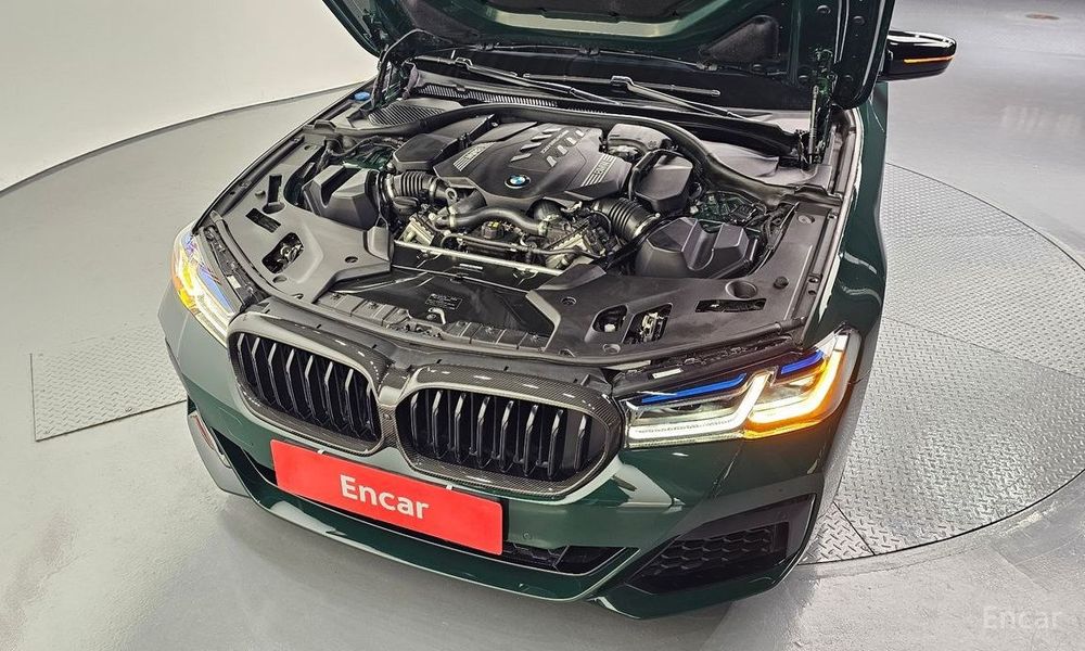 BMW M550i xdrive (2021)