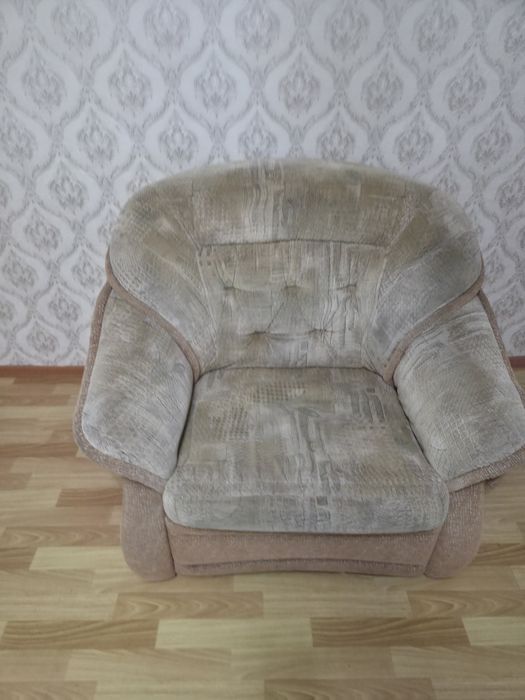Продам диван и кресло.