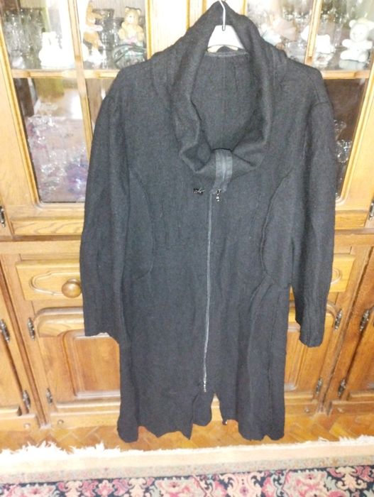 Vând 2 sfetere  mărimea 44 și 48