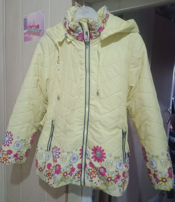 Продам куртки и  кигуруми для девочки от 2 - 8 лет