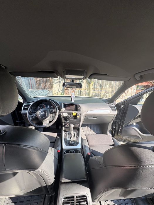 Vând Audi q5 2012