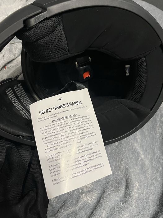 Чисто нова каска RIDERO YP H920-C-M