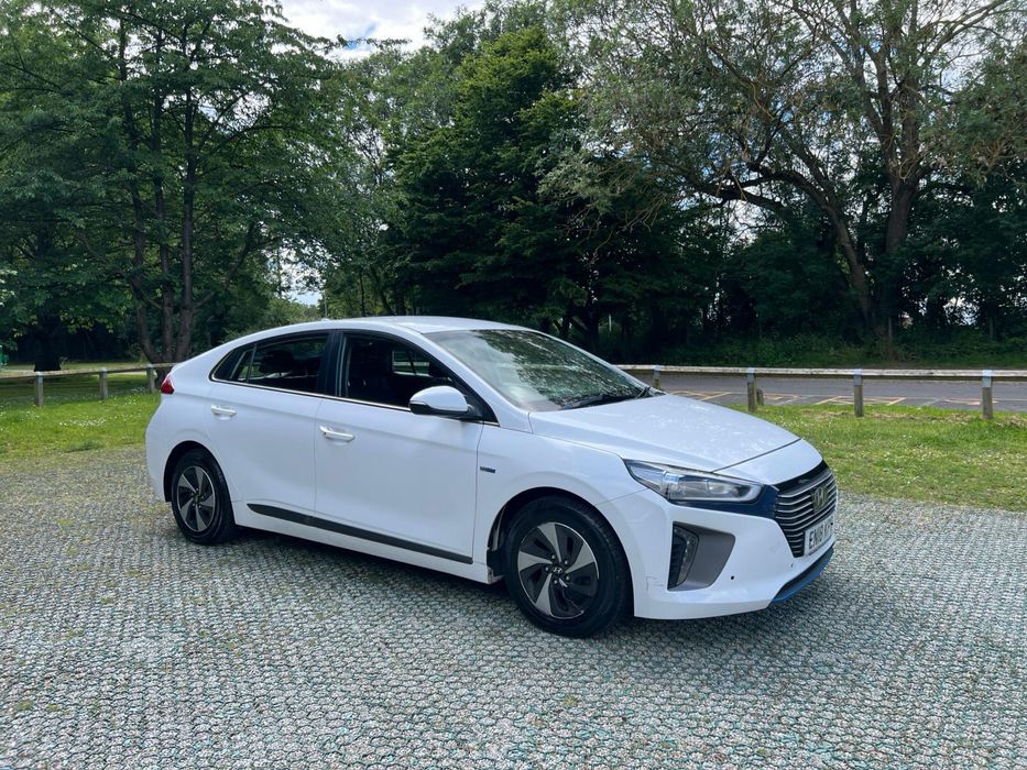 Farurii Hyundai ioniq masina este intreaga