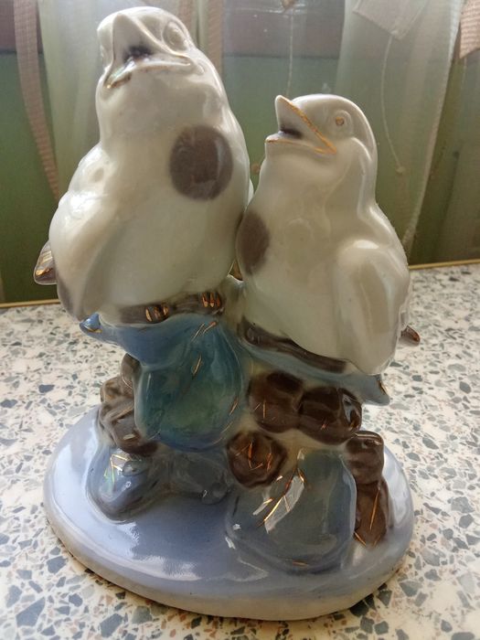 Статуетки времён СССР(фарфор,каслинское литьё),посуда.