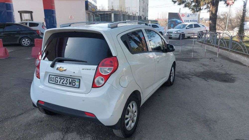 Оқ СПАРК, 2022 йил, 35500 км, уй-иш-уй ҳайдалган.