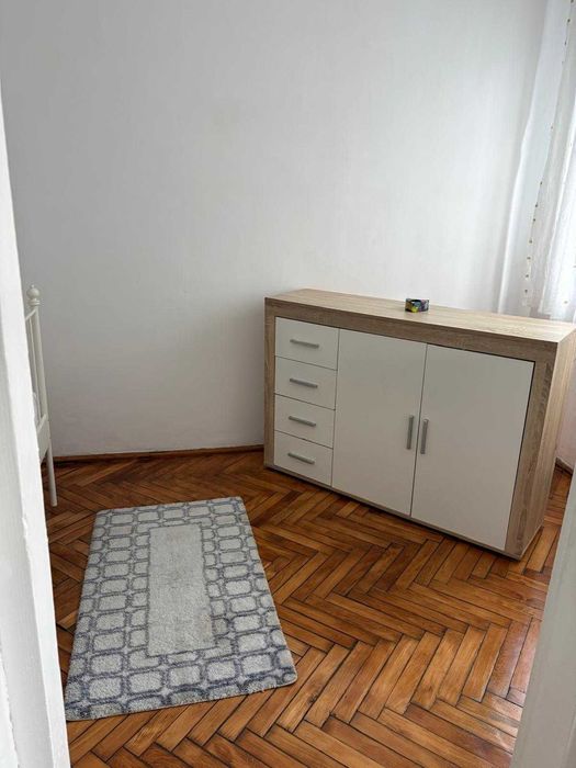 Inchiriez apartament cu 2 camere mobilat