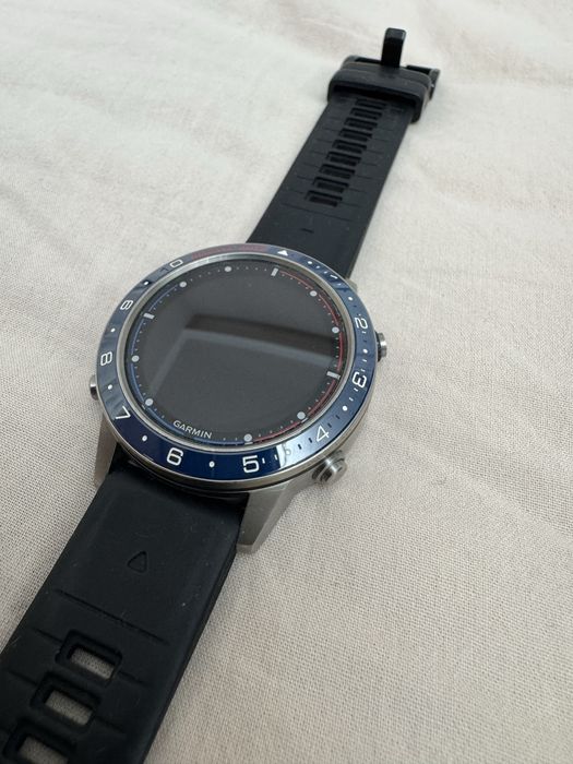 Мультиспортивные часы Garmin Marq Captain