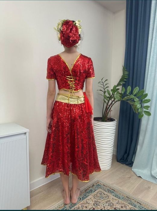 Продам индиский костюм для девочки.