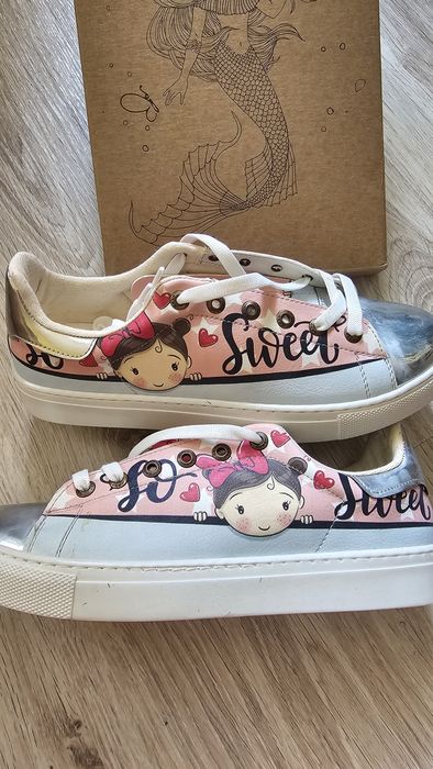 Кецове на марката Goby с уникален принт