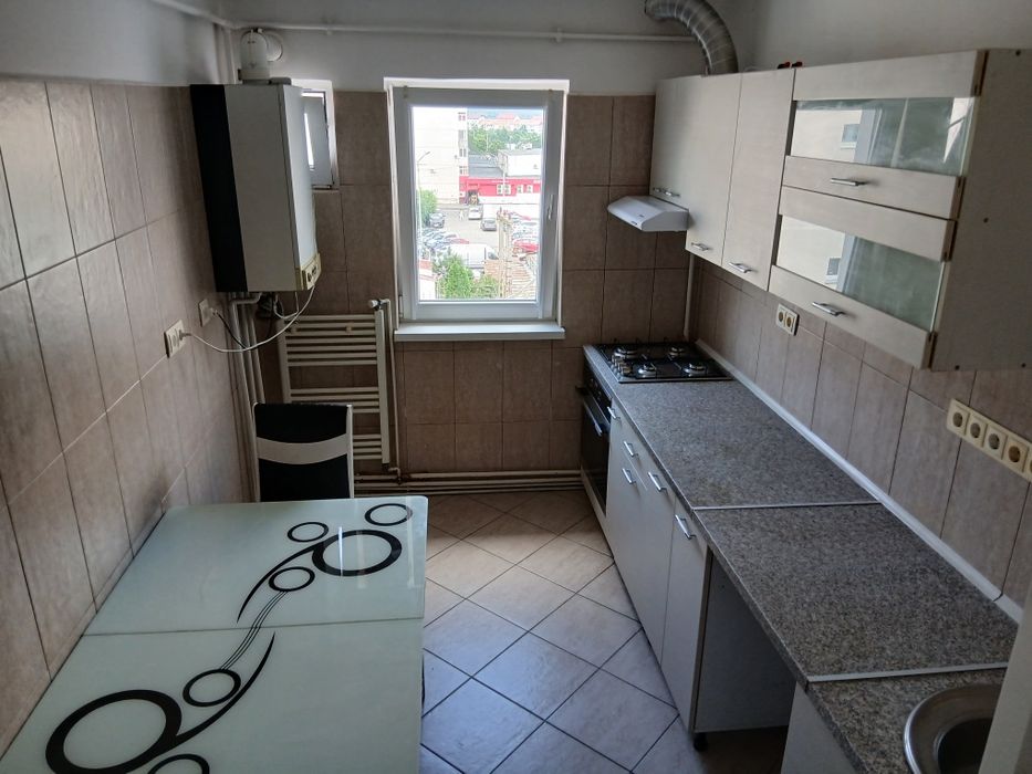 Inchiriez apartament 3 camere