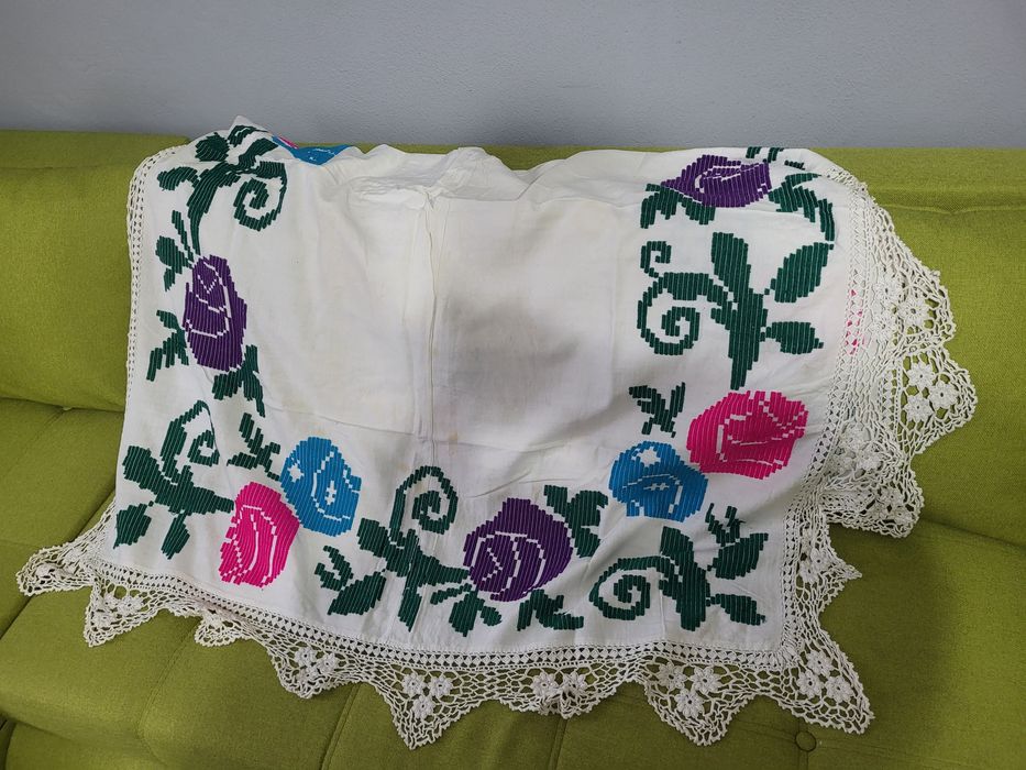 Vand fata de masa cosata manual