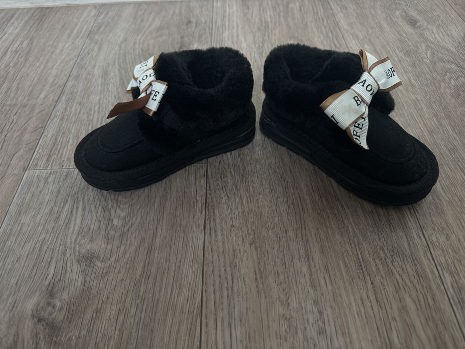 Зимняя обувь на девочку) угги