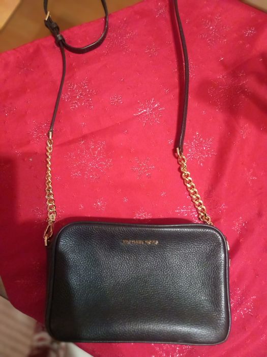 De vanzare purtată dar in stare foarte bună