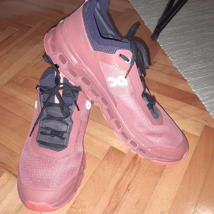 On cloud  30 cm branț 46 marime.