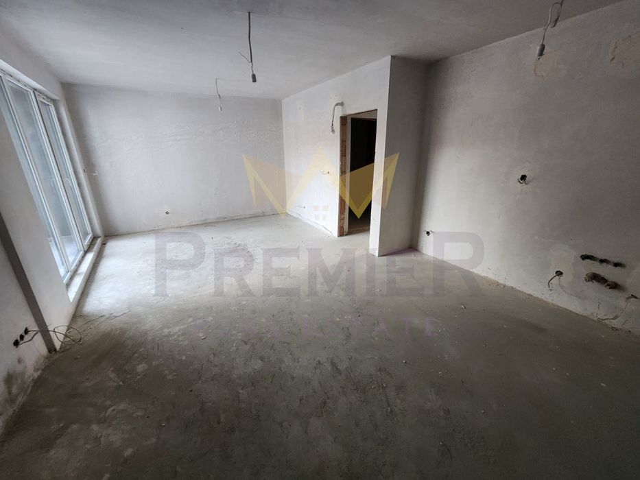 Продава се Тристаен апартамент в Варна, Левски - 108 кв.м за 2436 €/кв.м - Снимка #2