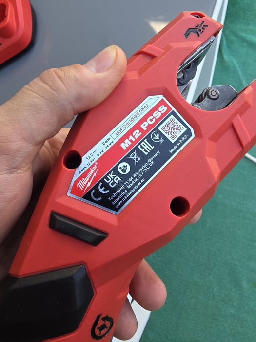 Mașină de tăiat țevi CUPRU INOX Milwaukee M12 PCSS