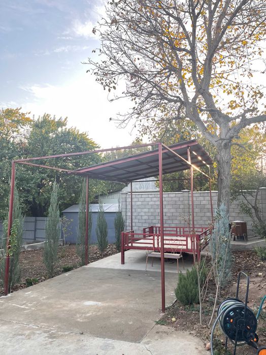 Продается Дача с выходом на речку, в Кибрае на Майском. 6+4 соток