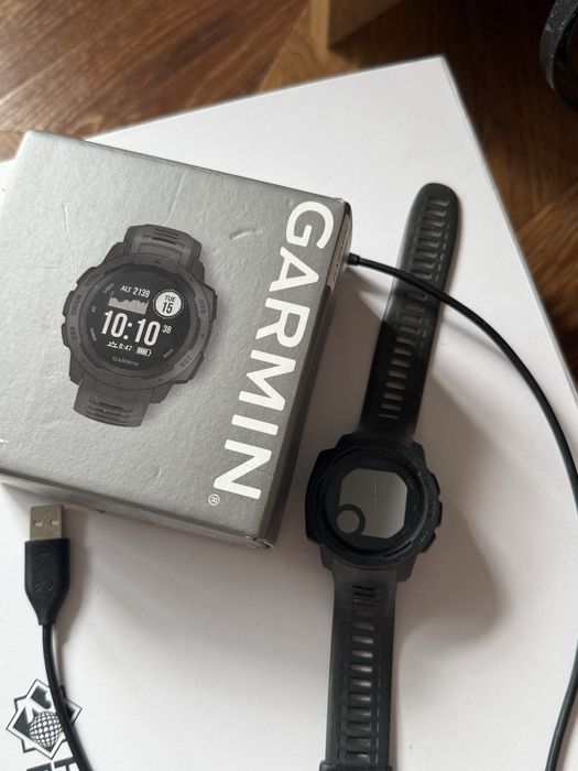 Часы garmin insinct