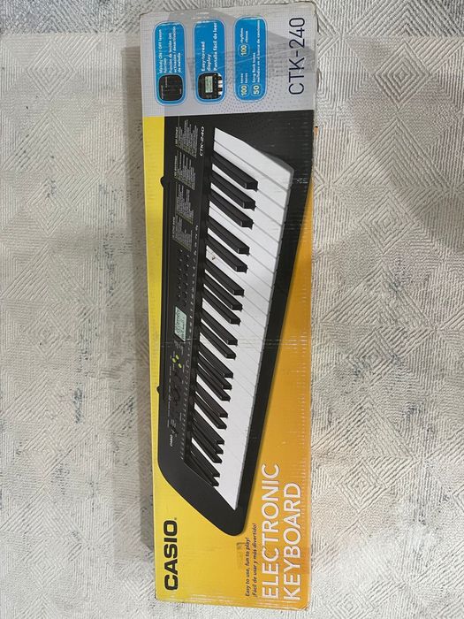 Синтезатор  в отличном состоянии продается