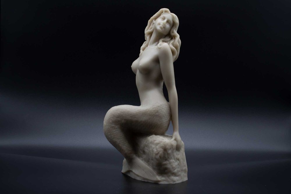 Ръчно изработена мраморна скулптура „Сирена“ – гола женска фигура
