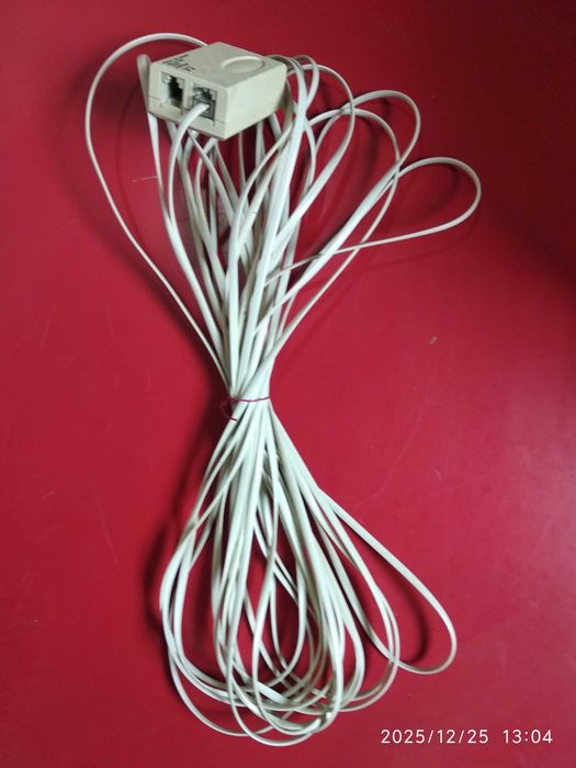 Провод для городского стационарного телефона.