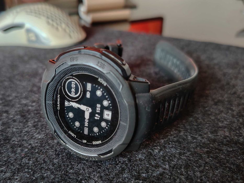 Garmin Instinct 2 - добро състояние, пълен комплект
