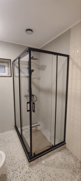 Dushavoy kabina steklo rajvijnoy eshik