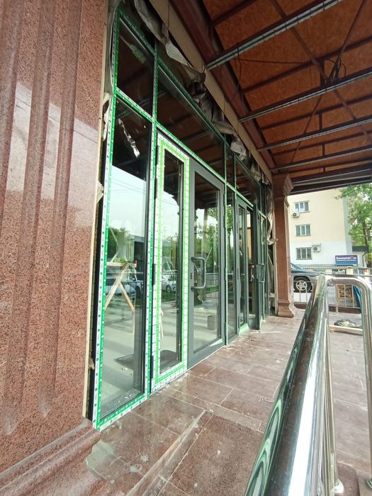 Профессиональный монтажник стекольщик