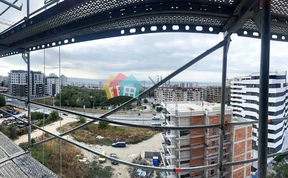 Продава се Тристаен апартамент в Варна, Възраждане 4 - 123 кв.м за 2000 €/кв.м - Снимка #4