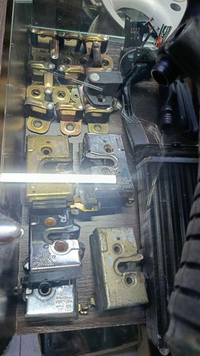 Дверные и багажные замки