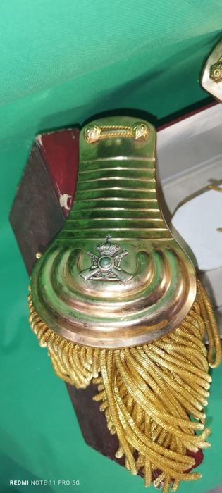 Еполети ордени медали пагони нашивки отличия