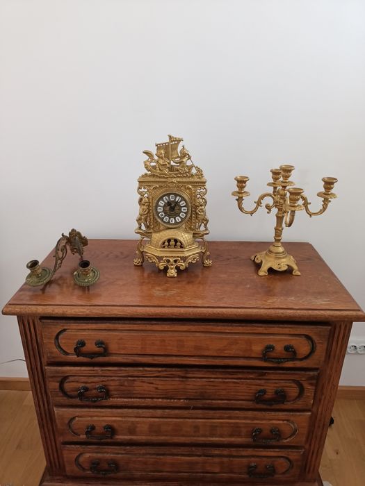 Ceas șemineu și sfesnic