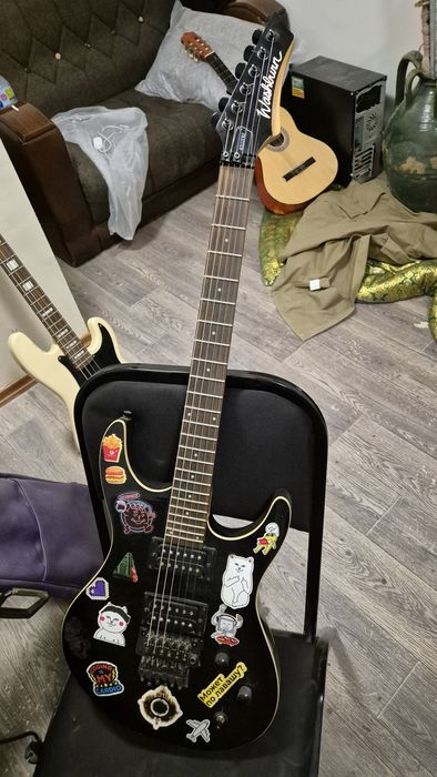 Электронной бас гитара + комбо усилитель на 25