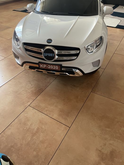 Vand masinuta electrica copiii primita de craciun.Folosita doar in cas