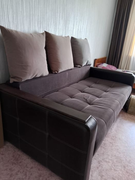 Продам диван срочно